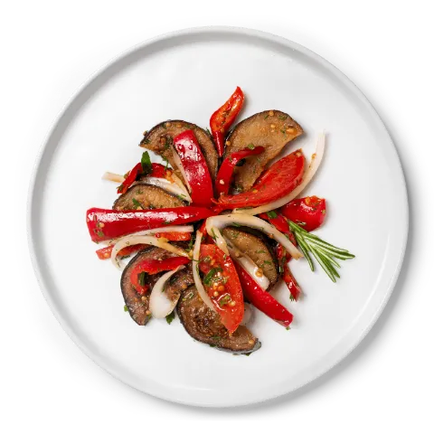 Салат з смаженими баклажанами та овочами