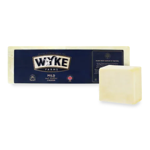 Сыр Wyke Farms Чеддер белый мягкий 51% кор/мол